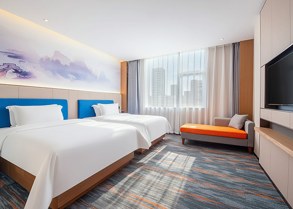 在成都的酒店民宿里，我追了一整天的光｜原来房间出片要这么拍！